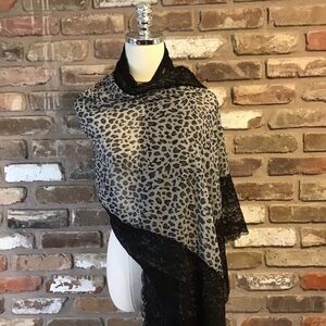 FIORE BY LA FIORENTINA Chic Black Lace and Leopard Print Scarf Wrap